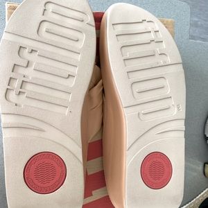 Fit flops never been worn